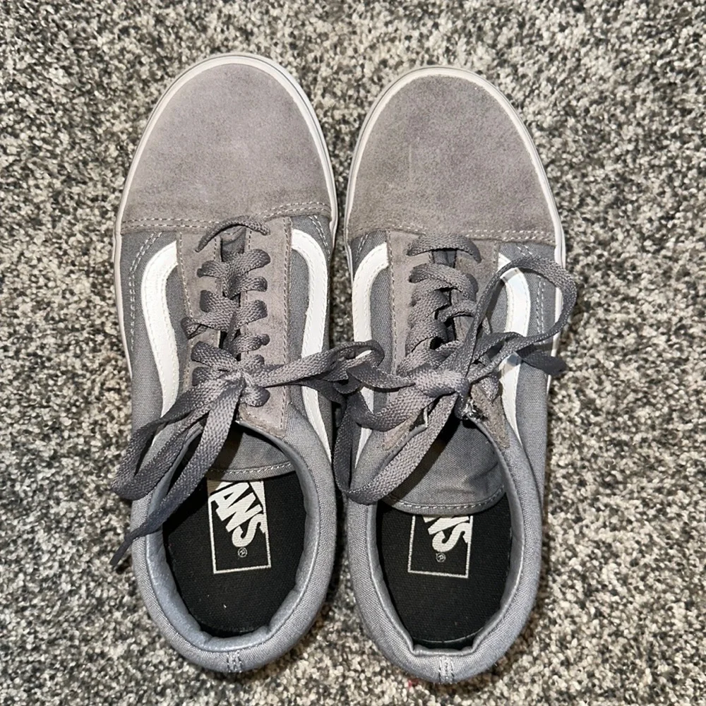 VANS - Picture 1 of 2